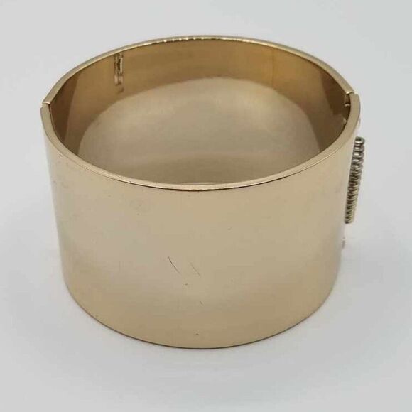 KC ( Kenneth Cole?) Wide Hinged Large Green Stone Bangle - Picture 4 of 7